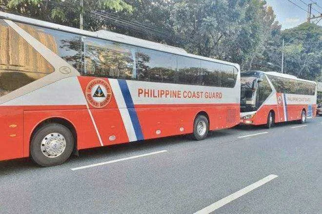 Gov’t providing shuttles for health workers, front liners during quarantine