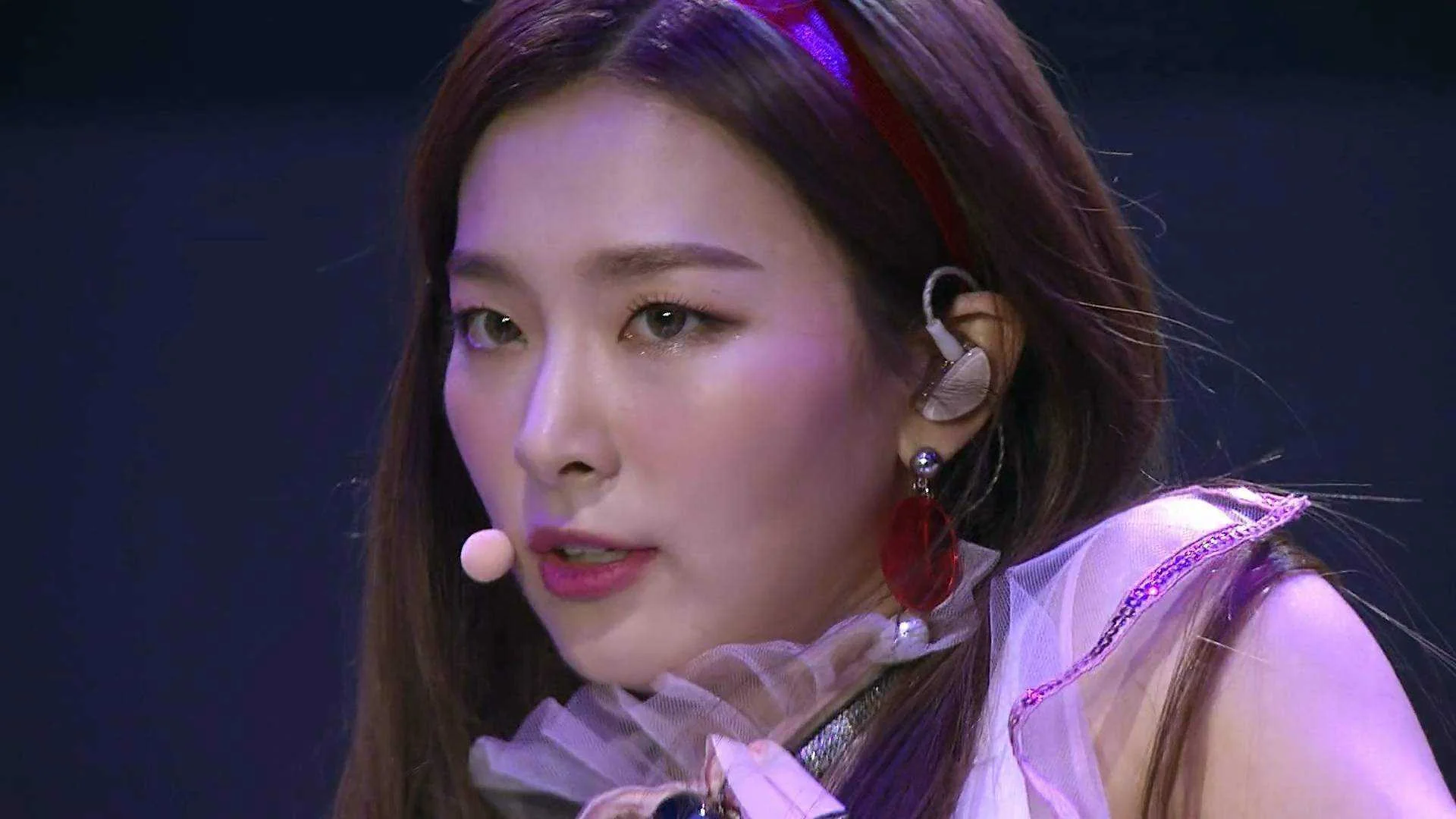 Red Velvet - Red Room 1st Concert.mp4_20210505_150332.281.webp