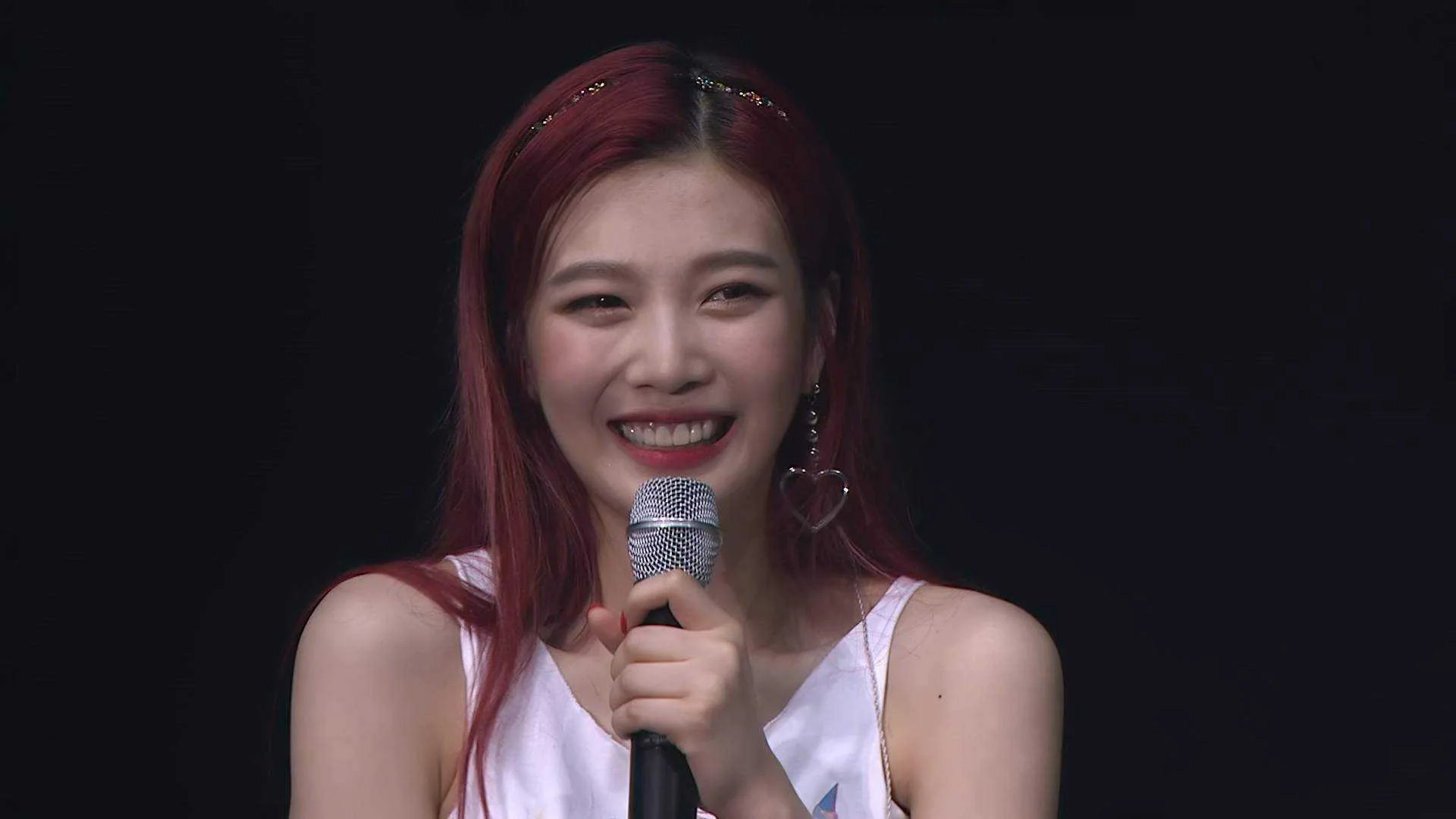 Red Velvet - Red Room 1st Concert.mp4_20210505_153808.491.webp