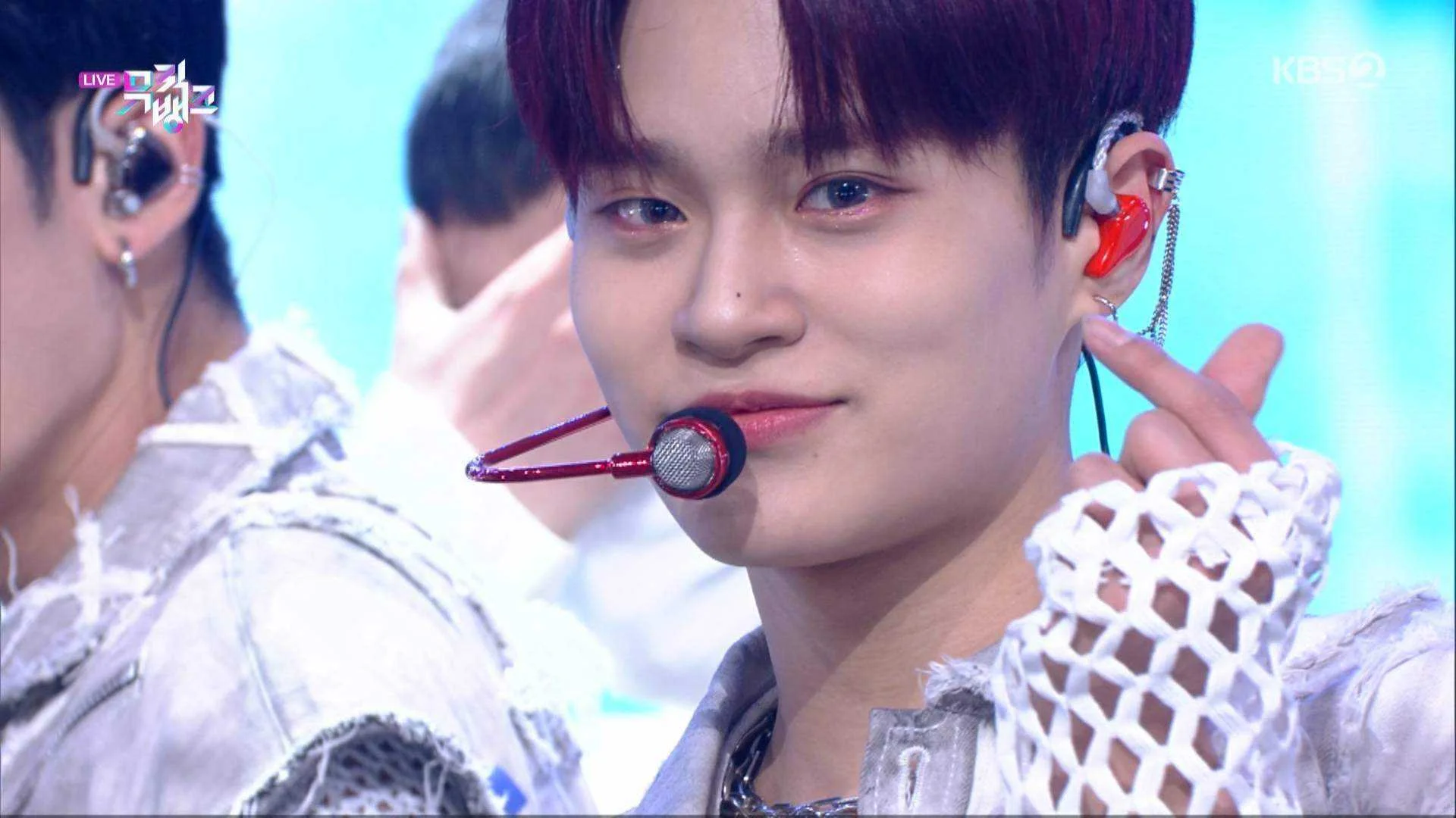 Music.Bank.E1073.210507.1080i.HDTV.MPEG2-JPS.ts_20210507_201524.934.webp