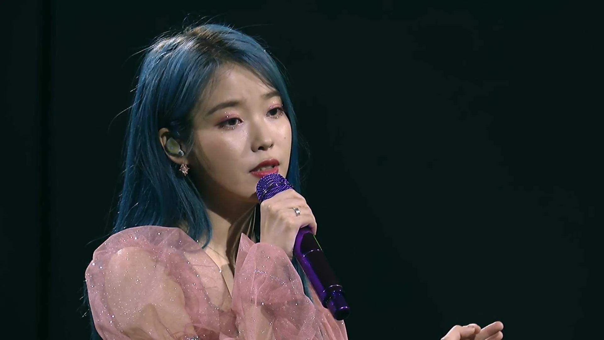 2019 IU Tour Concert ＜Love, poem＞ in Seoul Disc 1.mkv_20210507_204237.916.webp