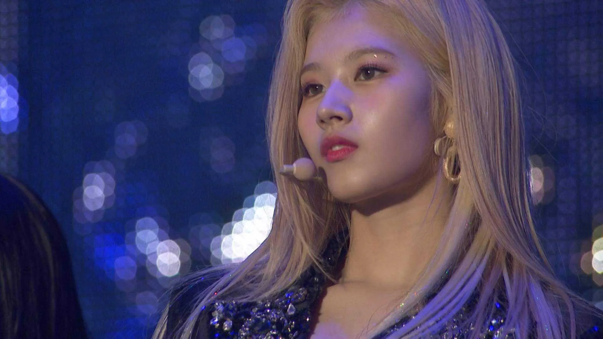 TWICE - TWICE World Tour 2019 'TWICELIGHTS' In Seoul.mkv_20210509_200816.750.webp