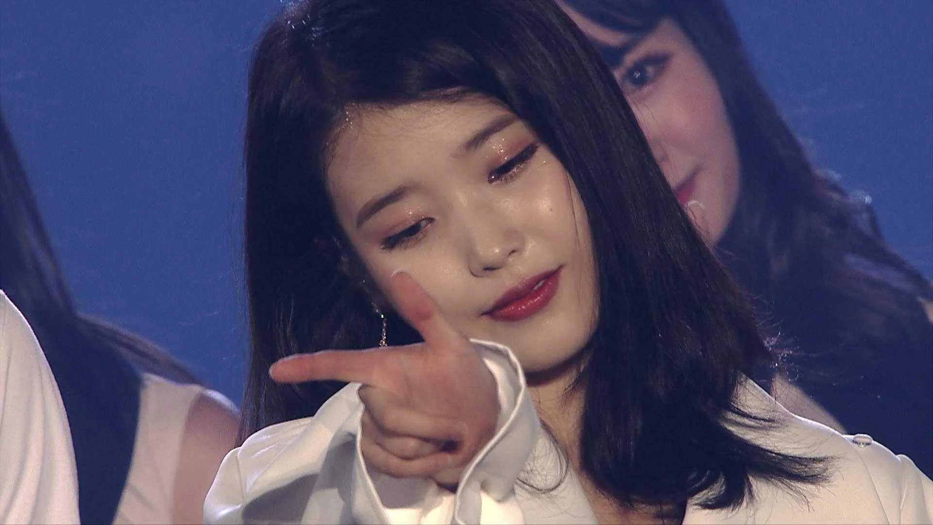 [DVD] IU - 10th Anniversary Tour Concert 'dlwlrma' [MKV 1080p]