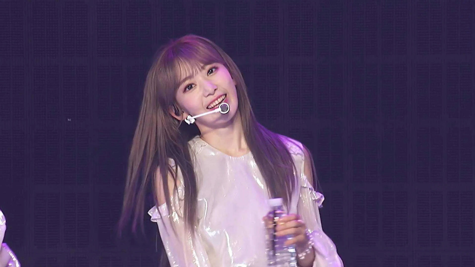 [DVD] IZ*ONE 1ST CONCERT IN SEOUL "EYES ON ME" [MP4 1080p]