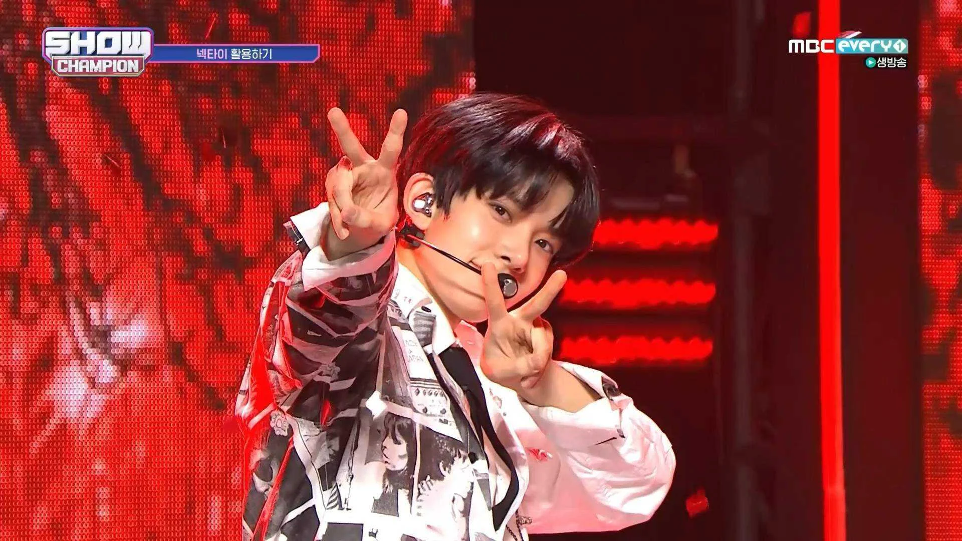 210512 MBC every1 Show Champion E393 1080p.H264.AAC-WJ.ts_20210513_110207.479.webp