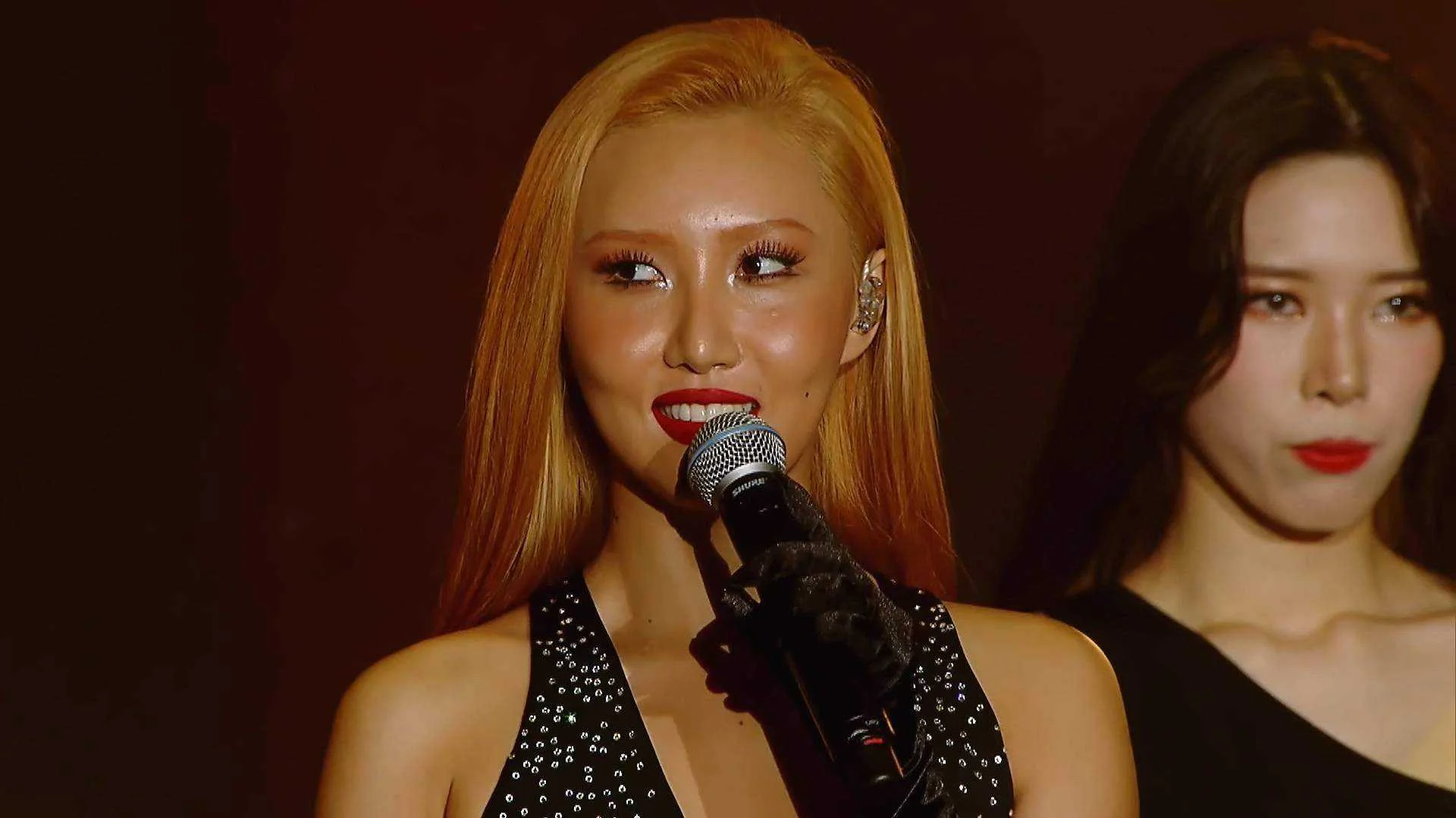 Mamamoo - 4SEASON F-W CONCERT.mp4_20210520_110155.822.webp