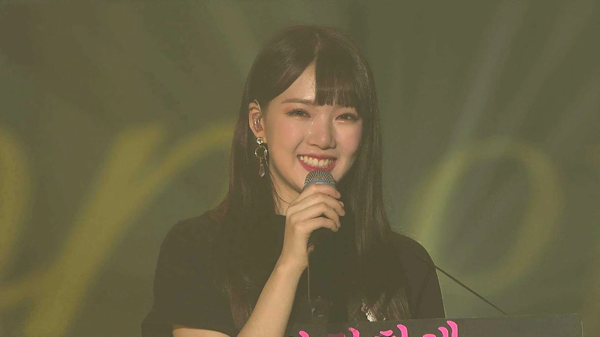 [DVD] GFRIEND - 2018 FIRST CONCERT Season of GFRIEND [MKV 1080p]