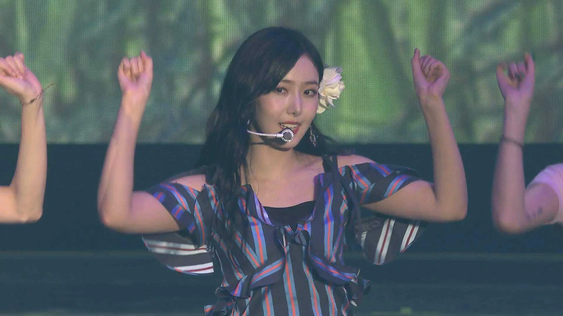 2018 Gfriend Encore Concert D2-1.mkv_20210522_102425.493.webp