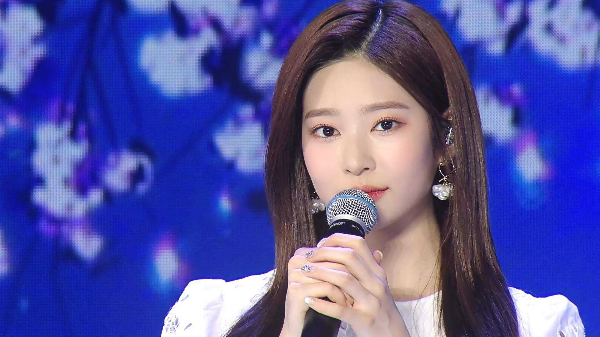 [DVD] IZ*ONE - Online Concert [Oneiric Theater] [MKV 1080p]