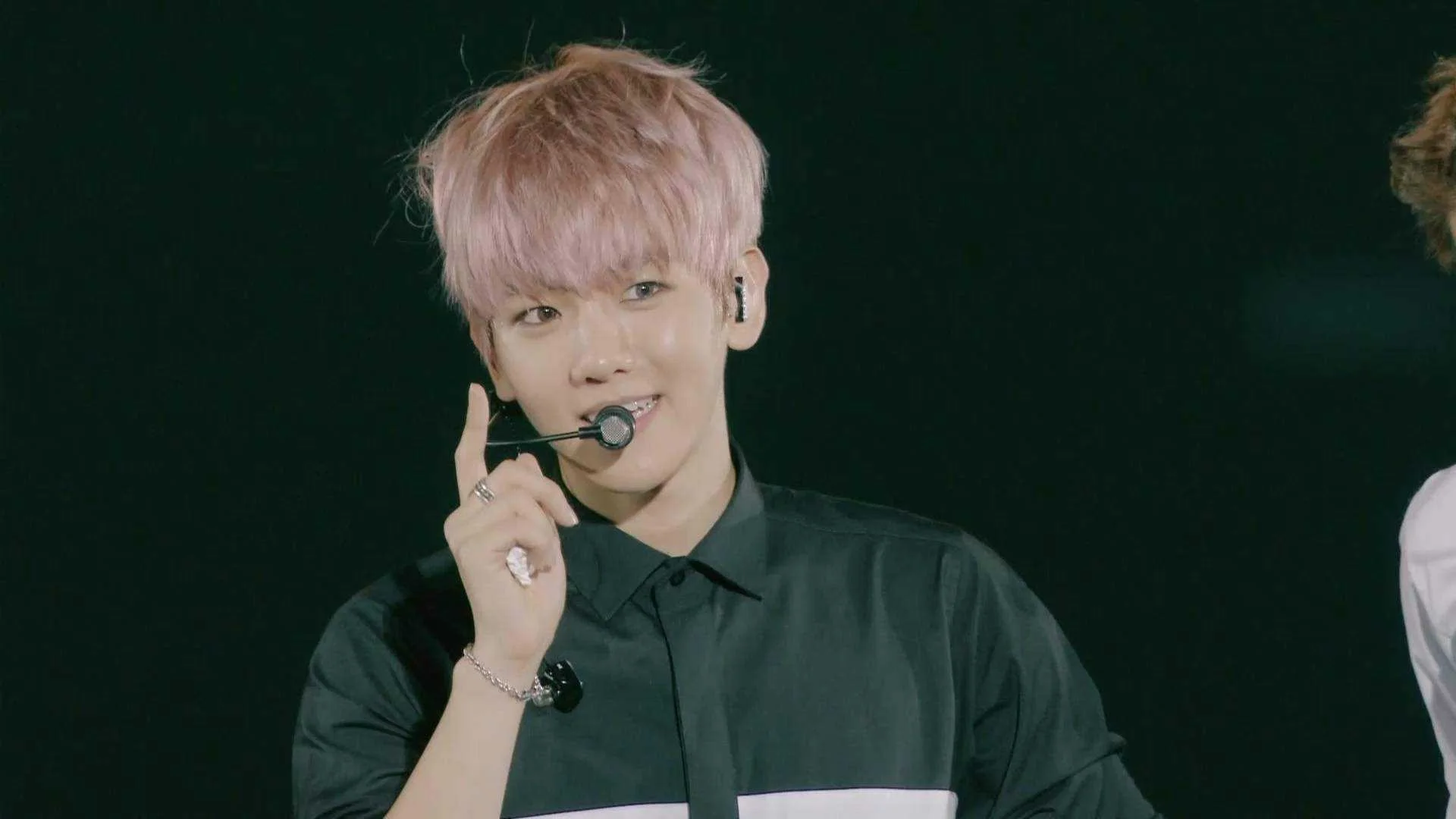 EXO PLANET #2 ‐THE EXO'LUXION IN JAPAN.mkv_20210529_211338.846.webp