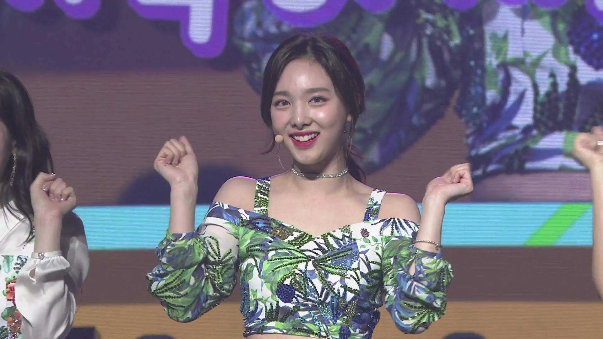 [DVD] TWICE - TWICELAND ZONE 2: Fantasy Park [MKV 1080p]