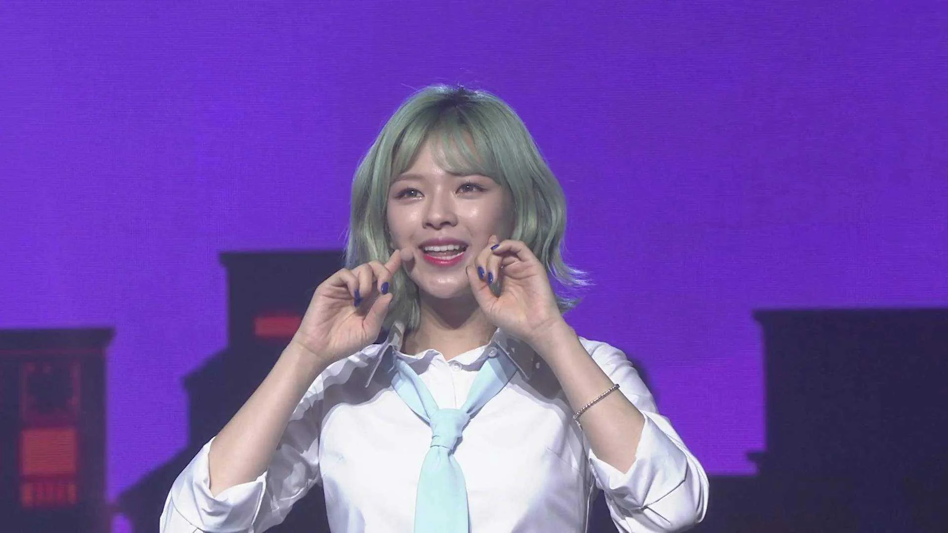 Twice Fantasy Park Disc01.mkv_20210527_085346.554.webp