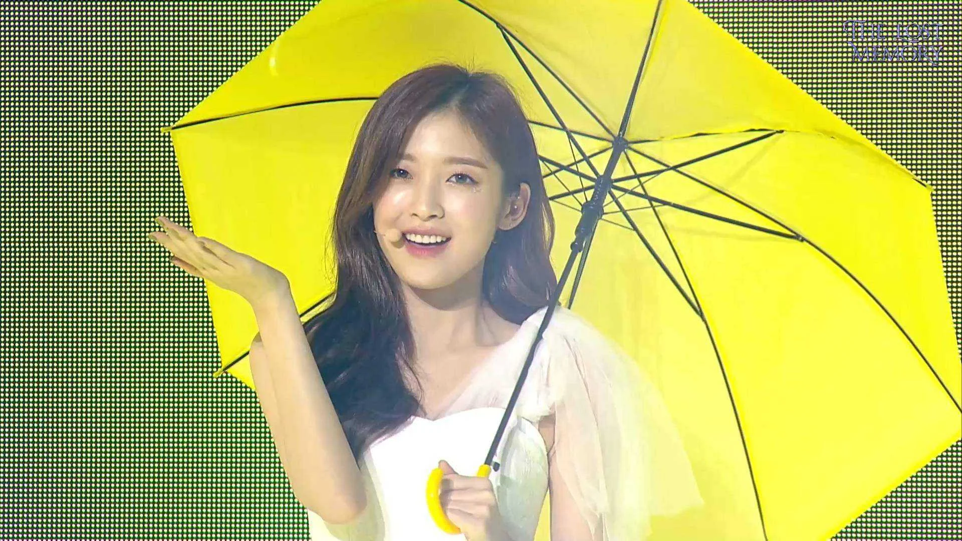 201122 OH MY GIRL Online Concert - Winter Fairy Tale The Lost Memory.mp4_20210602_101933.597.webp