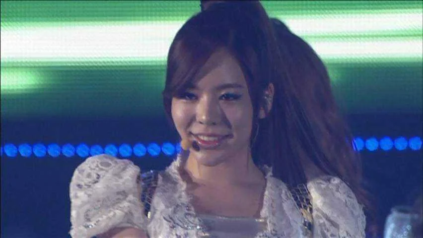 2011 Girls' Generation Tour Part 1.mkv_20210604_140653.403.webp