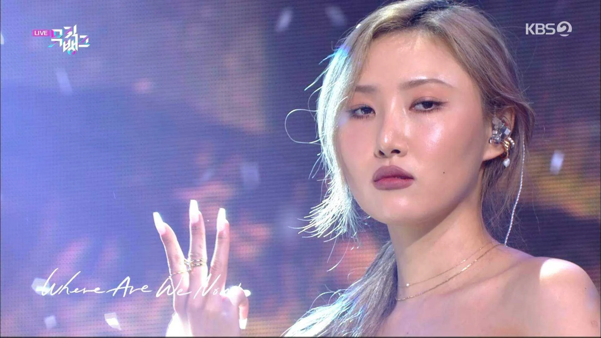 Music.Bank.E1076.210604.1080i.IPTV.H264-JPS.ts_20210604_201631.527.webp