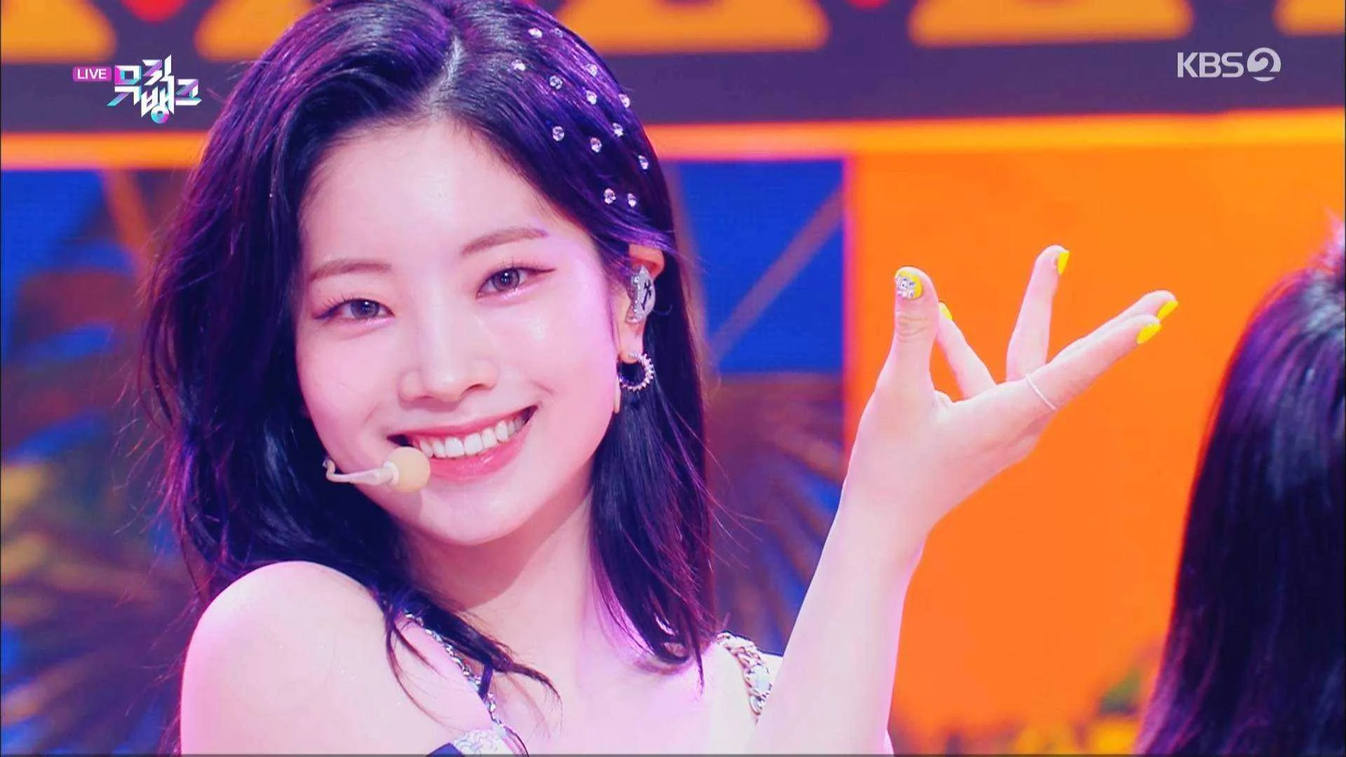 [TV-Music] Music Bank (TWICE/TXT/MONSTA X/etc.)- 2021.06.11 [1080i]