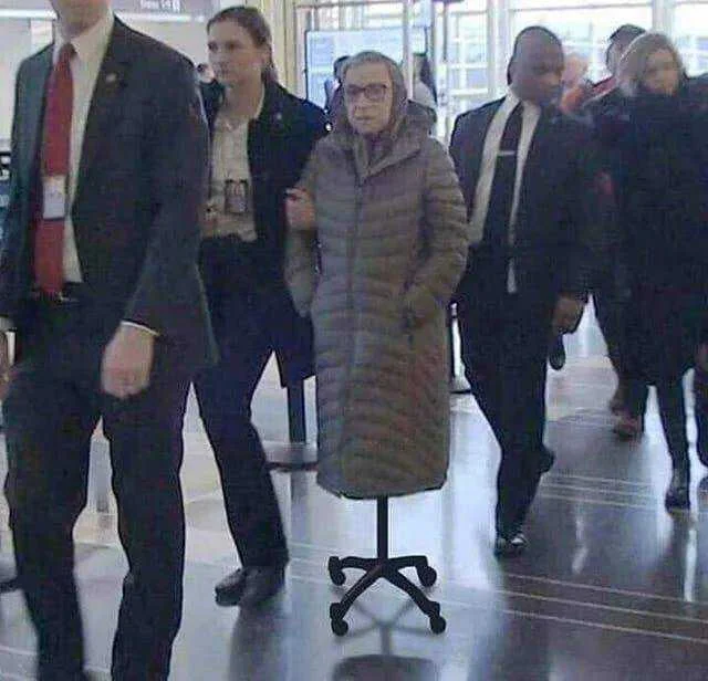 Cyborg si Lola.webp