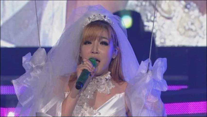 2011 2NE1 1st LIVE CONCERT DVD-1 - E__VIDEO_TS_20210618_151623.243.webp