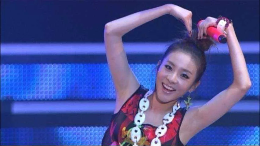 2011 2NE1 1st LIVE CONCERT DVD-1 - E__VIDEO_TS_20210618_151501.571.webp