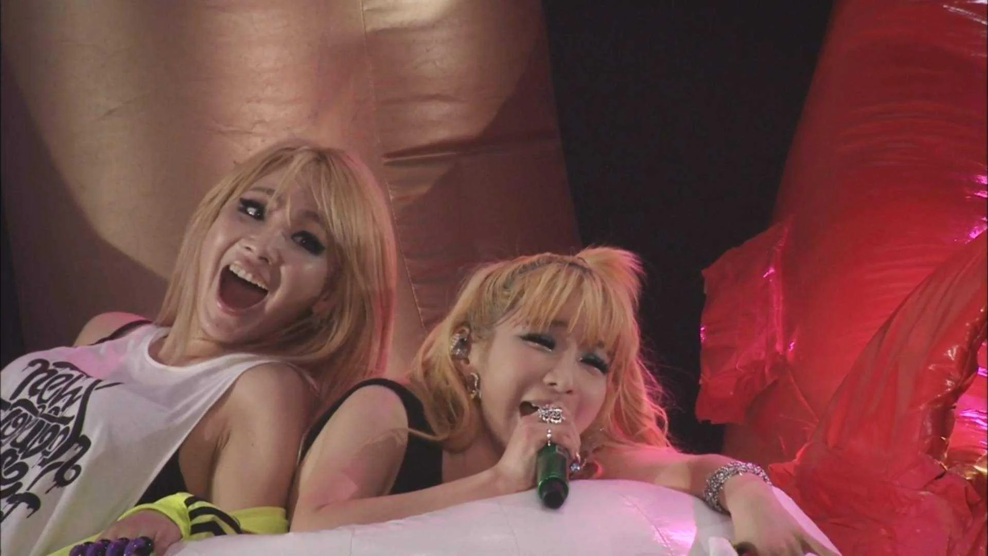 [DVD] 2NE1 2012 1st Global Tour - New Evolution in Japan [MKV 1080p]