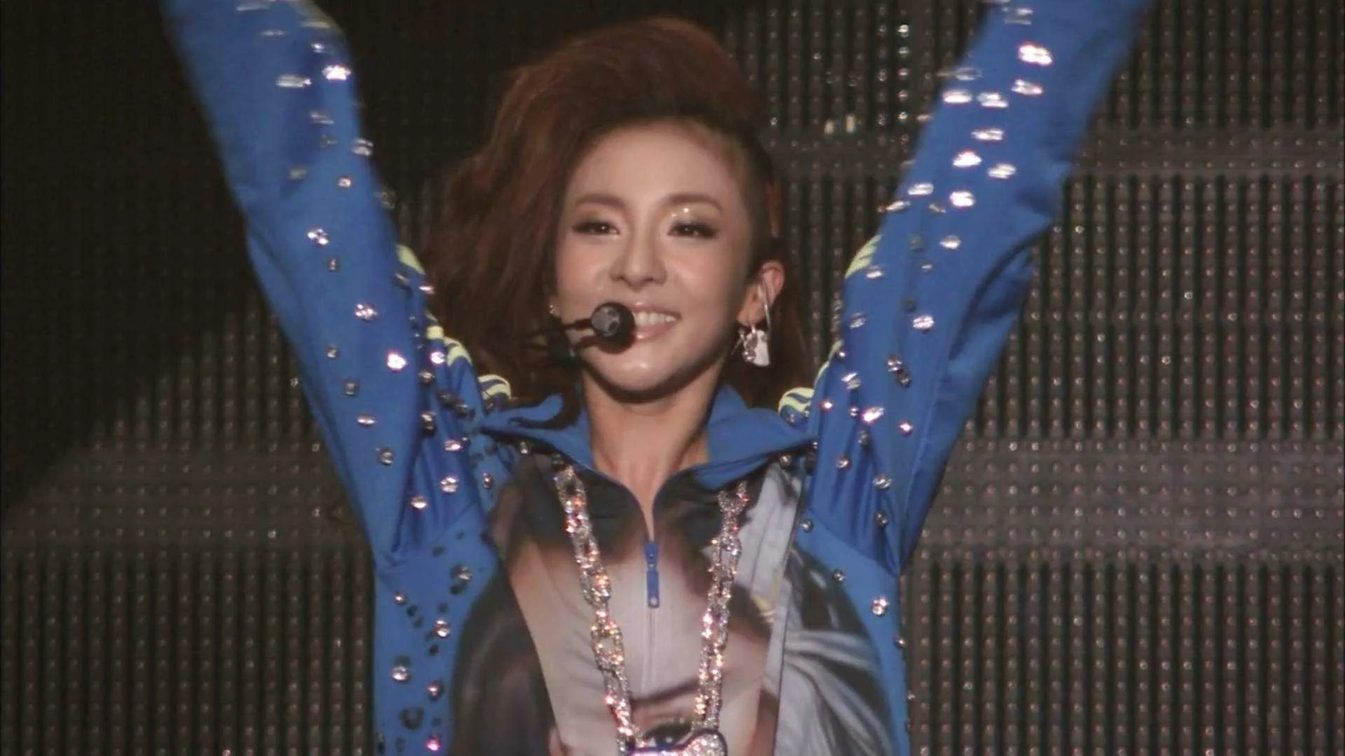 2ne1 - 2012 1st Global Tour - New Evolution In Japan-1.mkv_20210623_170508.912.webp
