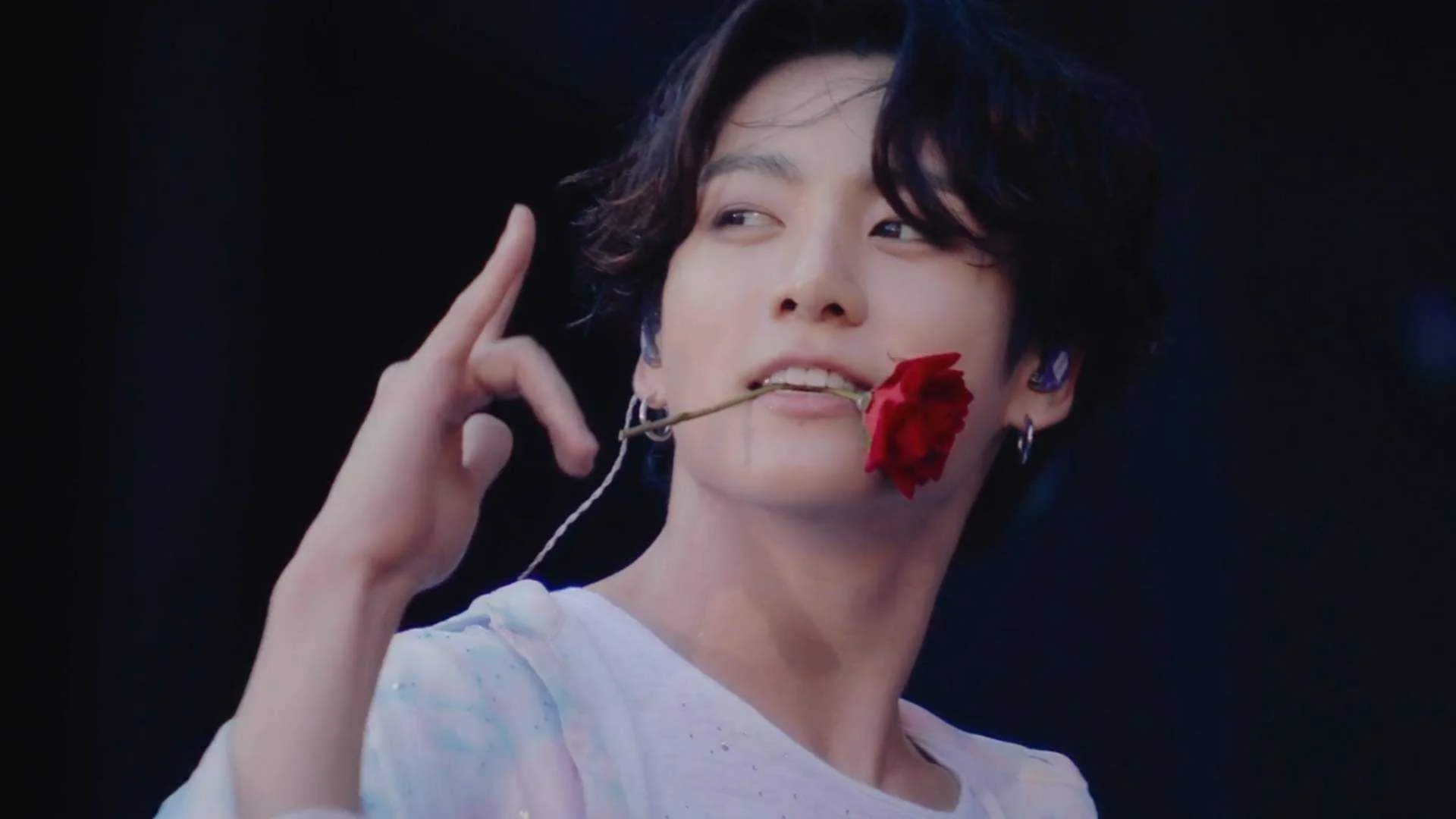 [DVD] BTS World Tour 'LOVE YOURSELF: SPEAK YOURSELF' JAPAN [MKV 1080p]