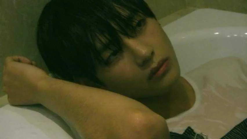 01 화양연화 pt.1 자켓.mkv_20210703_153404.580.webp