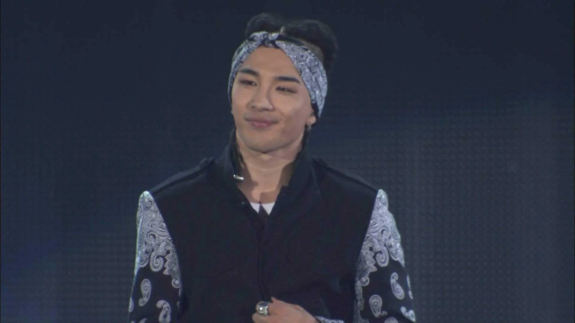BIGBANG ALIVE TOUR 2012 IN JAPAN SPECIAL FINAL IN DOME.mkv_20210710_101828.658.webp