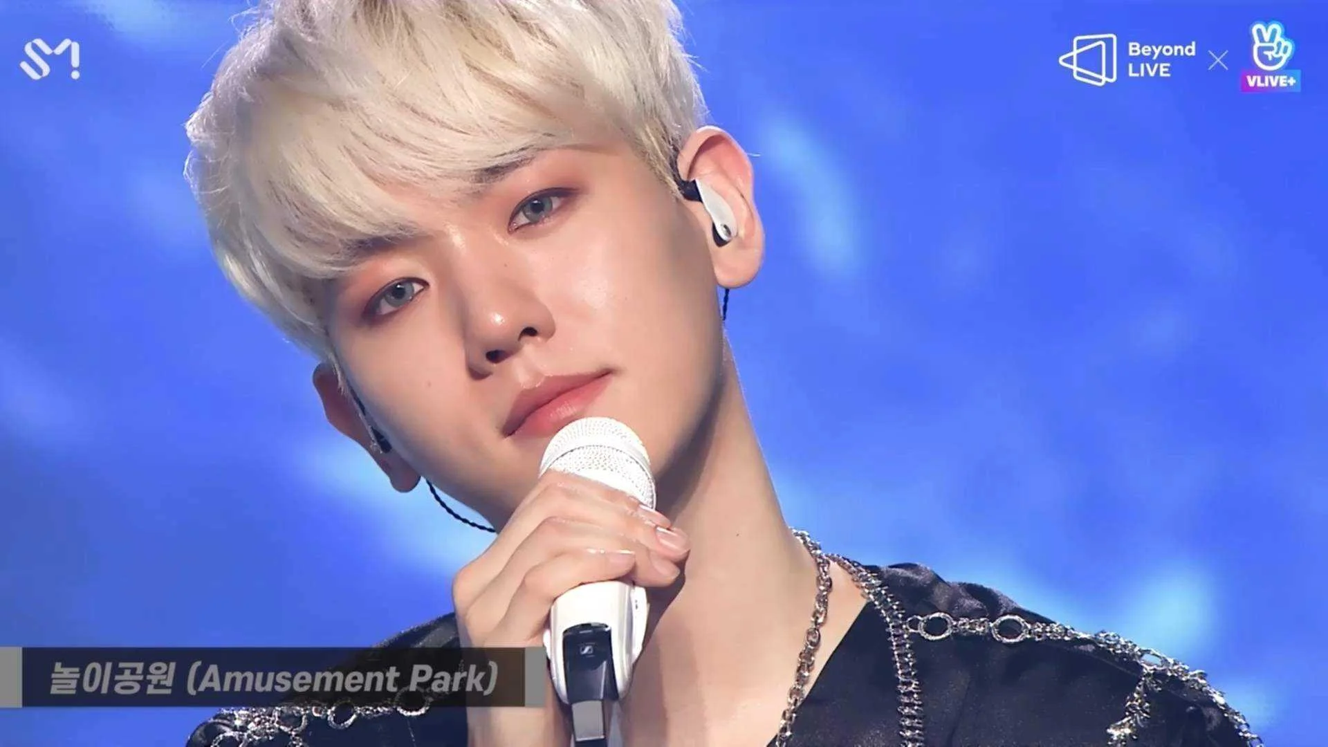 Beyond LIVE - BAEKHYUN - LIGHT VOD.mkv_20210722_203504.346.webp