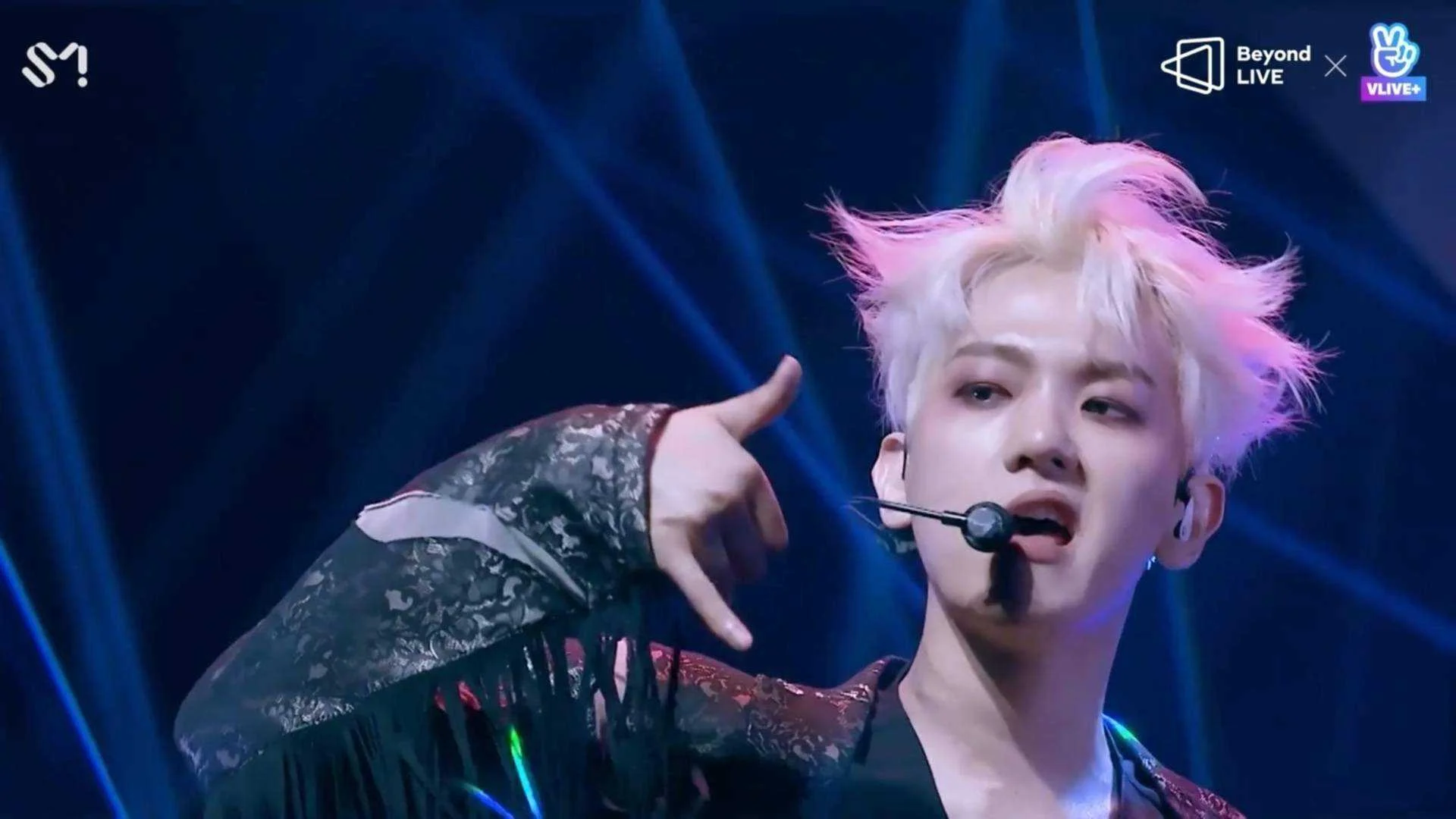 Beyond LIVE - BAEKHYUN - LIGHT VOD.mkv_20210722_203852.351.webp
