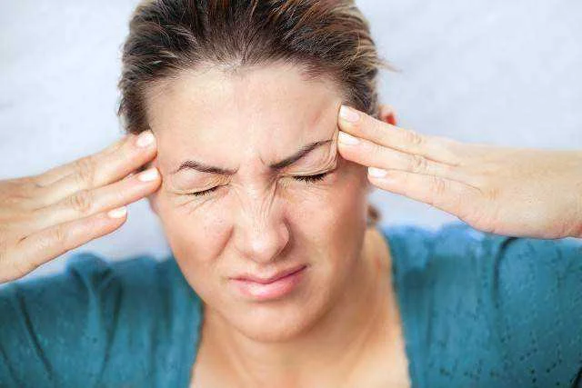 woman-eye-strain-640x427.webp