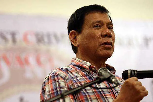 Davao tourist swallows c!garette bμtt after reprimand from Duterte