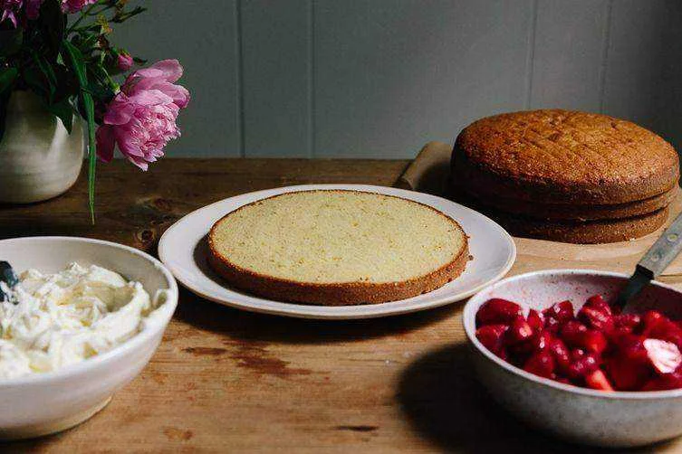 d-8688-4fa54265b3b8--strawberry_cake_yossy_arefi-6.webp