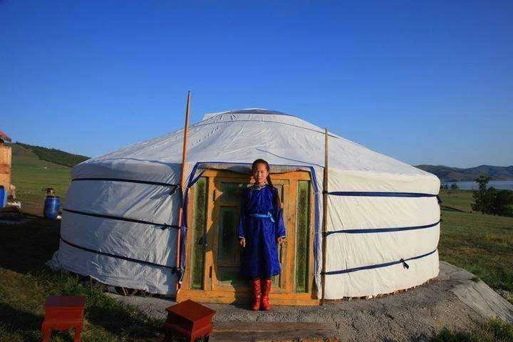 local-girl-in-front-of-her-ger-mongolia_03.webp