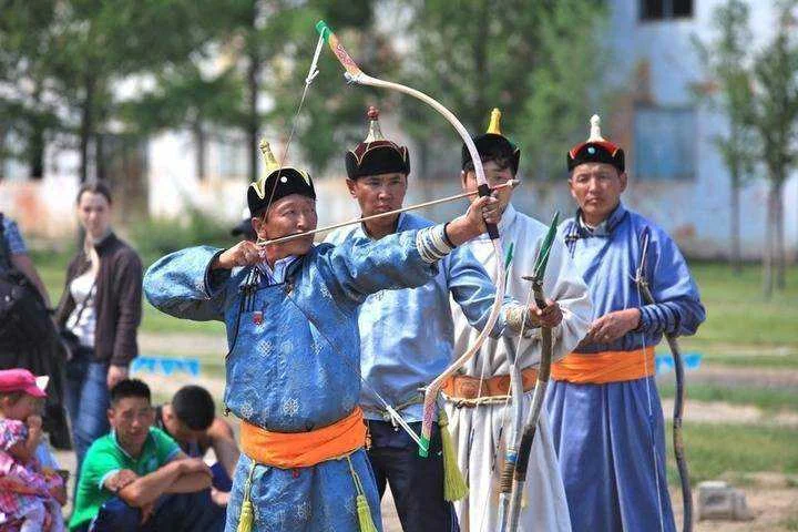 archers-at-naadam-festival-mongolia_07.webp