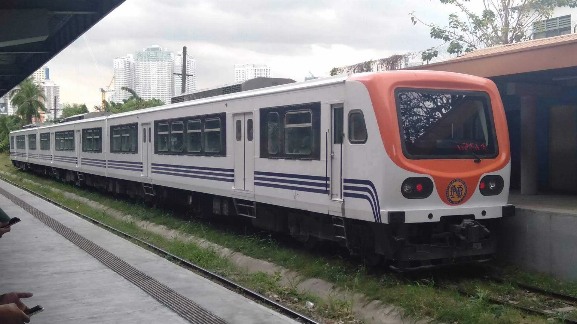 PNR_Hyundai_Rotem_DMU_2019_livery.jpg