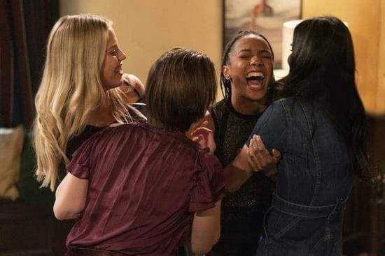 ***-lives-of-college-girls-cast-ages.jpg