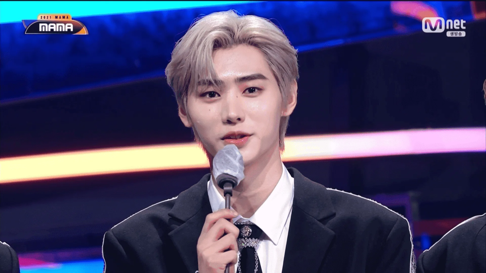 211211 Mnet 2021 Mnet ASIAN MUSIC AWARDS HDMI.1080i.ts_20211218_210618.911.png