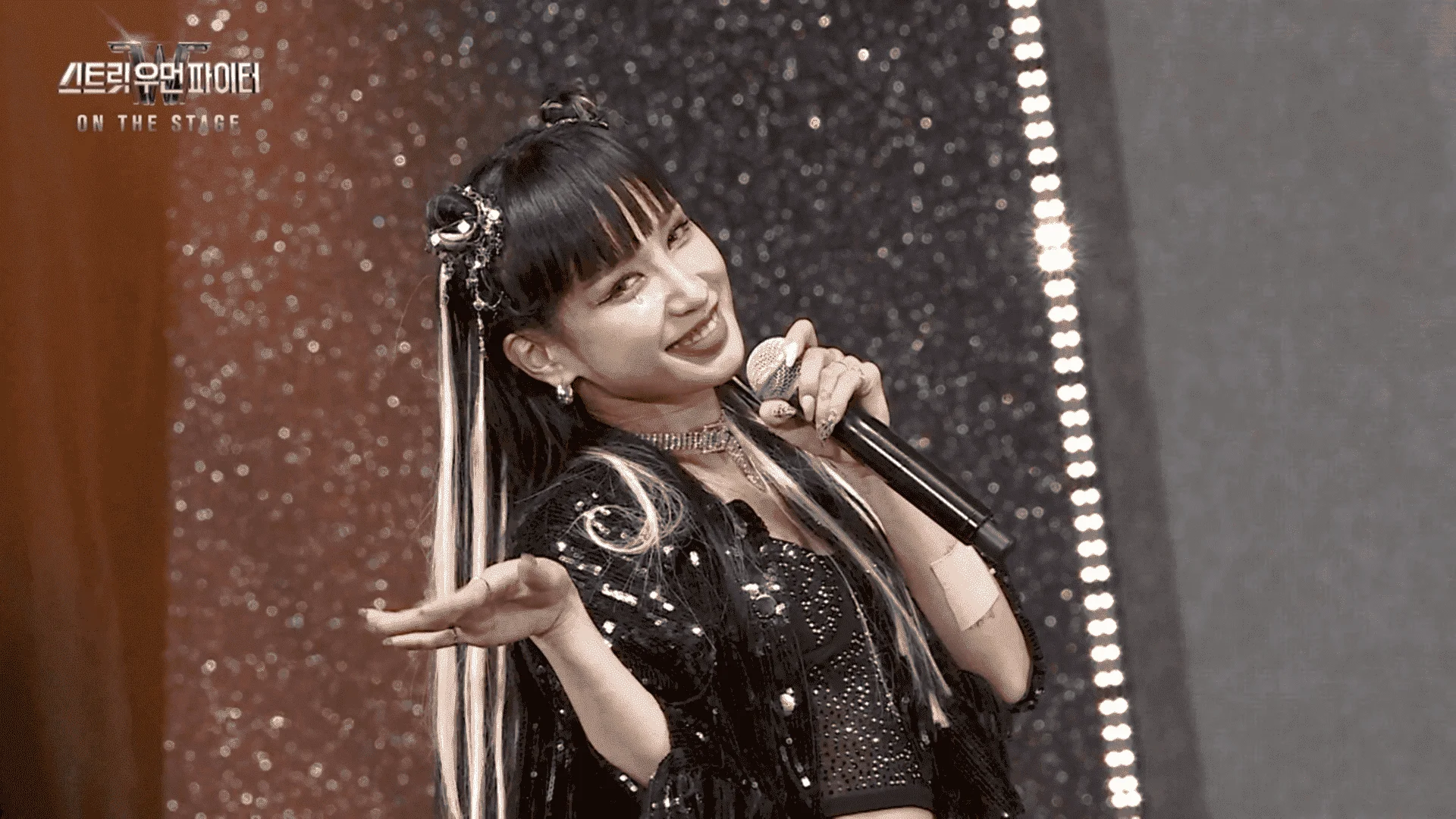 Street Woman Fighter ON THE STAGE Seoul Concert.mp4_20211218_223851.573.webp