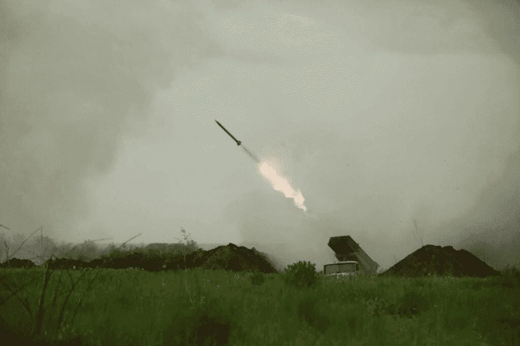 RUSSIAN GRAD MRL TARGETS KIEV FORCES IN DONBASS WITH INCENDIARY ROCKETS