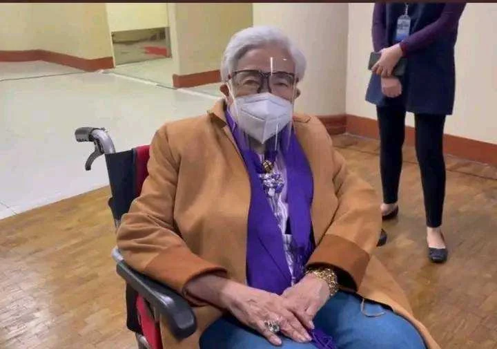 Leonor Briones in a wheelchair for the senate hearing