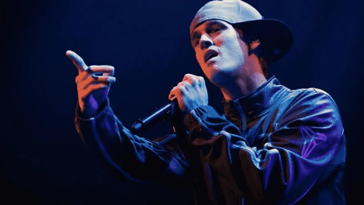 Singer Aaron Carter dead at 34