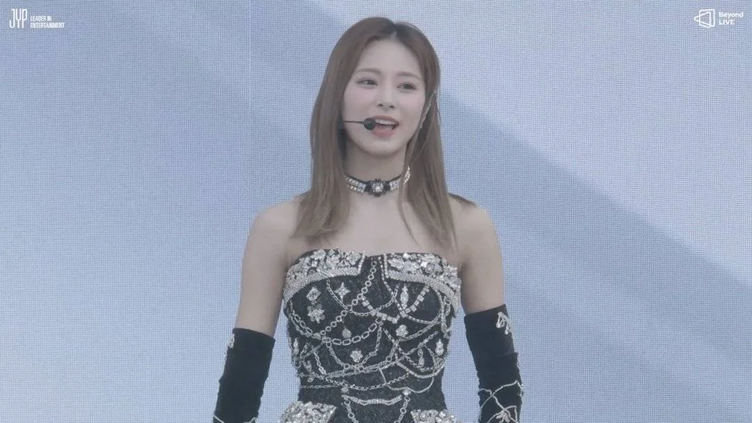 Beyond LIVE - TWICE 5TH WORLD TOUR ‘READY TO BE’ in JAPAN.mp4_20230607_211527.588.webp