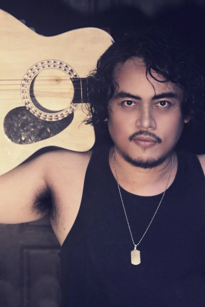 Rod Maceda guitar black sando long hair.webp