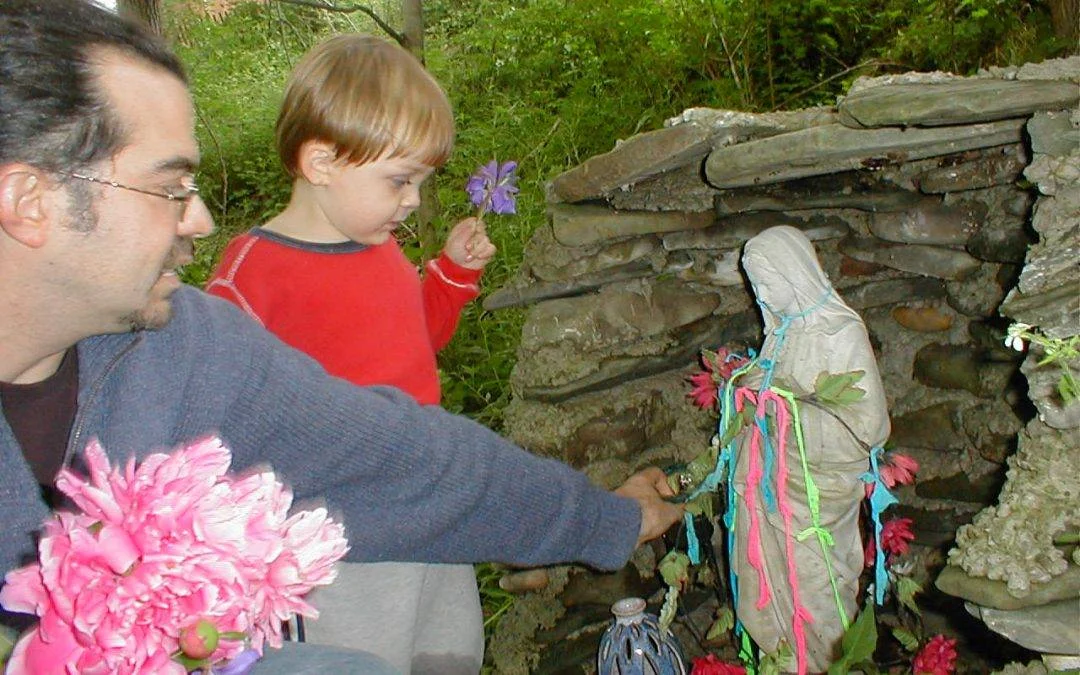 mary_decorating-1080x675.webp