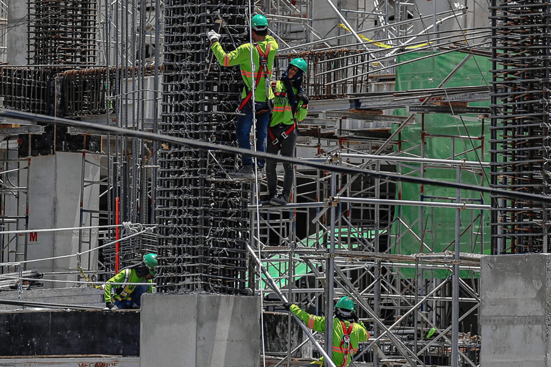 'Laughable': Labor groups slam P35 minimum wage increase in Metro Manila
