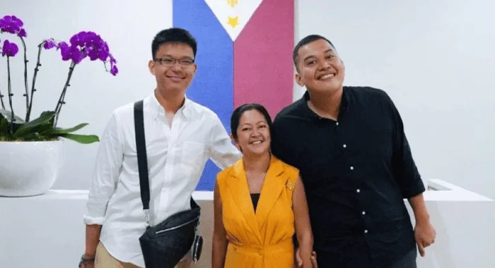 Aquino grandsons pay visit to first lady