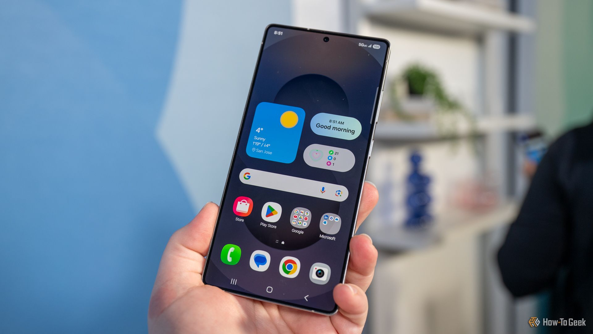 person-holding-the-samsung-galaxy-s25-ultra-looking-at-the-display.jpg
