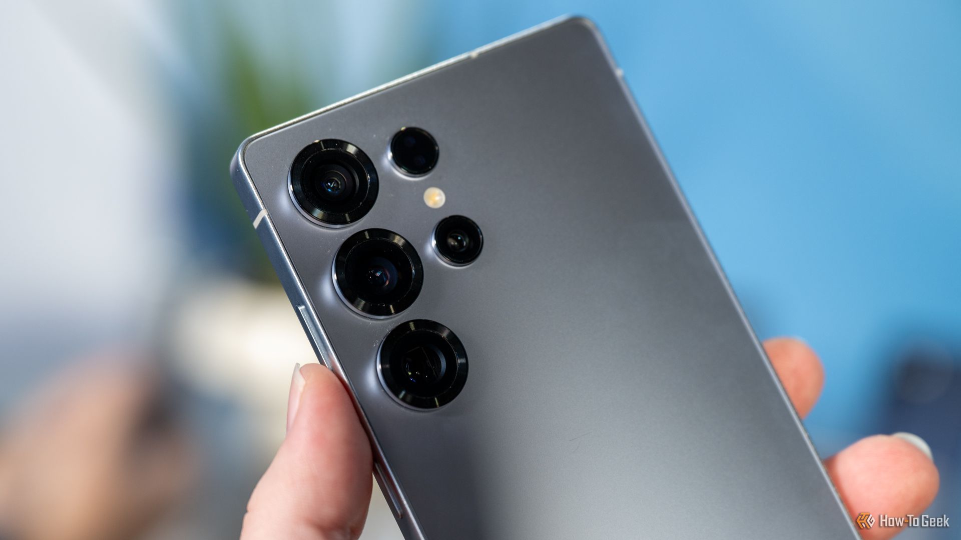 cameras-and-sensors-on-the-back-of-the-samsung-galaxy-s25-ultra.jpg