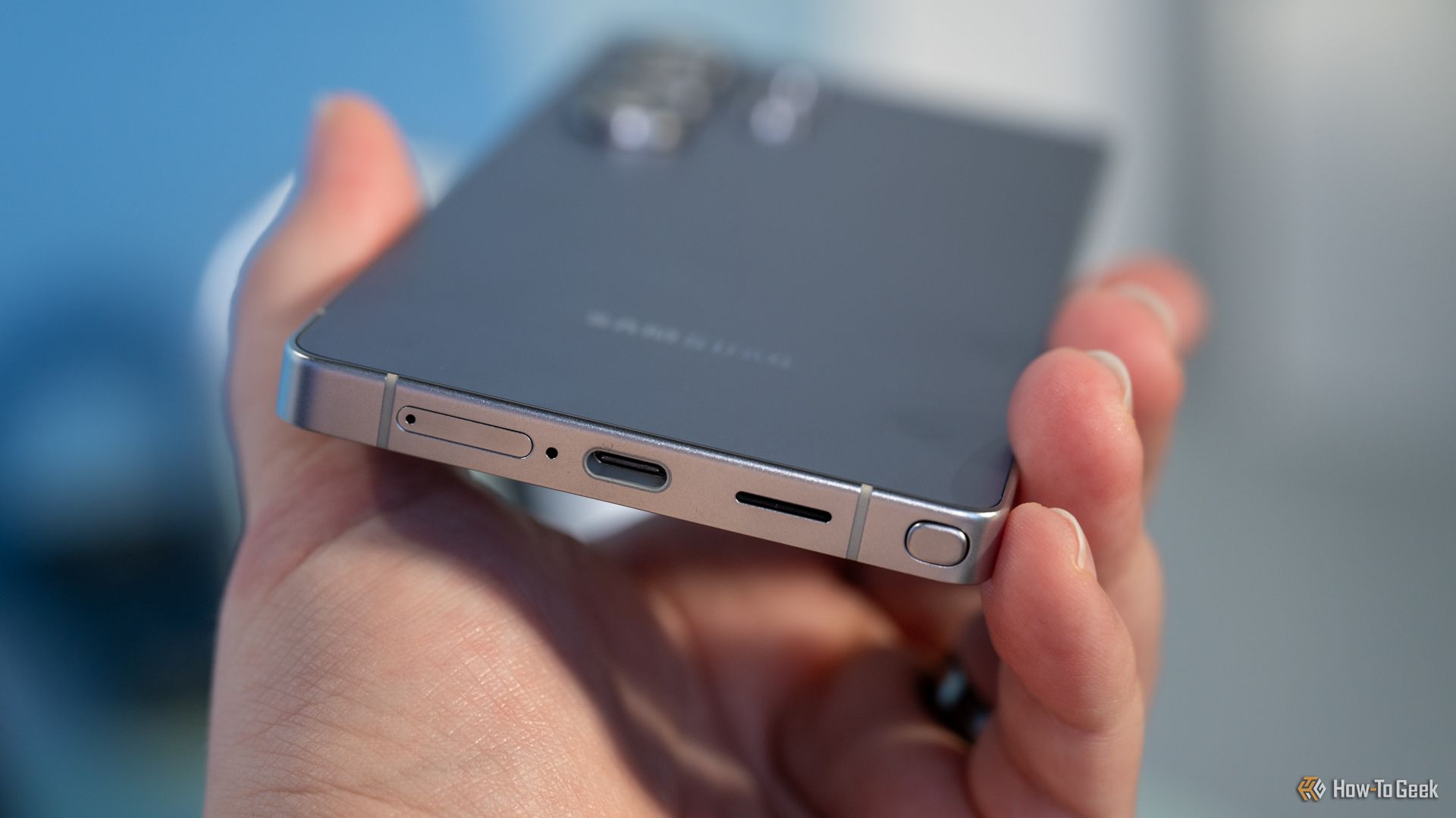 usb-c-port-sim-card-slot-and-s-pen-on-the-bottom-of-the-samsung-galaxy-s25-ultra.jpg
